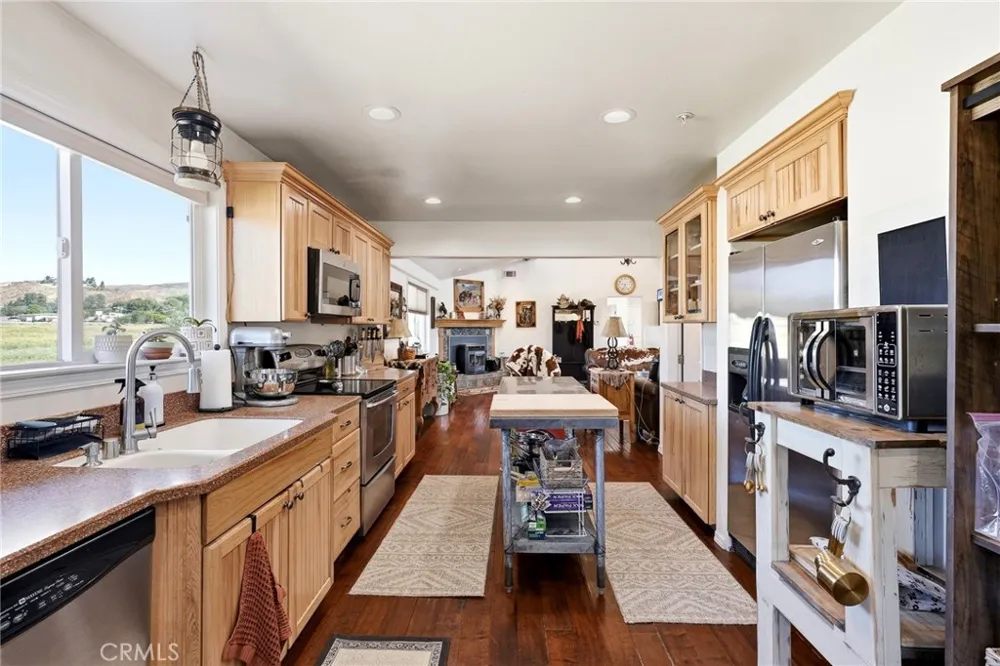 8646 Elizabeth Lake Road Leona Valley, CA 93551