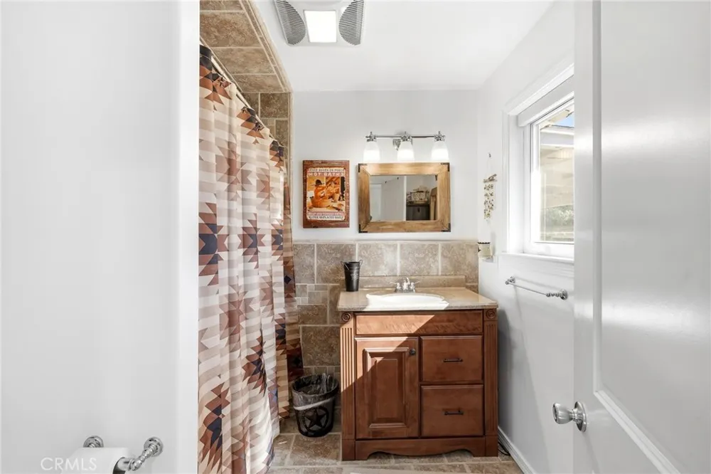 8646 Elizabeth Lake Road Leona Valley, CA 93551