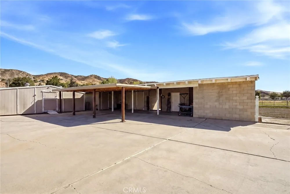 8646 Elizabeth Lake Road Leona Valley, CA 93551