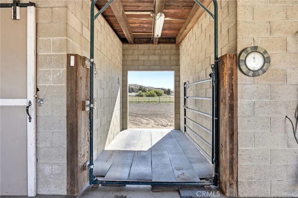 8646 Elizabeth Lake Road Leona Valley, CA 93551