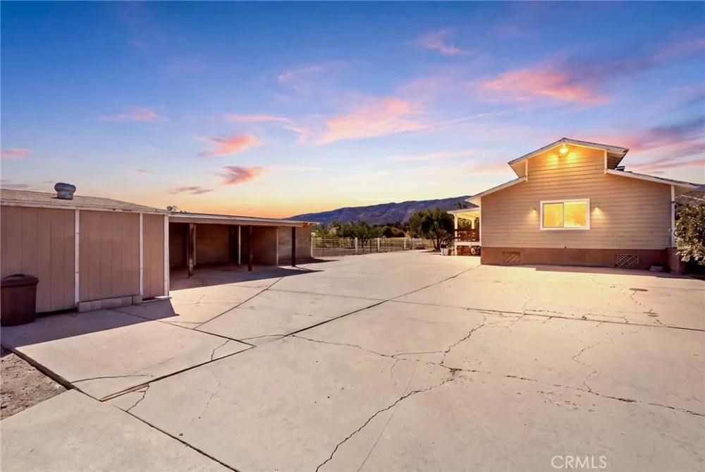 8646 Elizabeth Lake Road Leona Valley, CA 93551