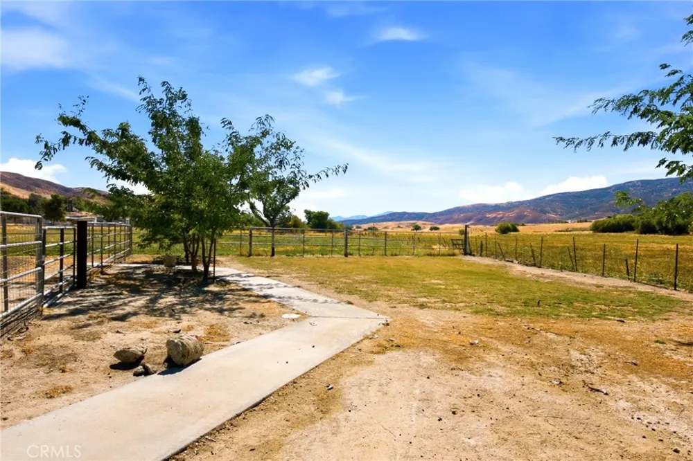 8646 Elizabeth Lake Road Leona Valley, CA 93551