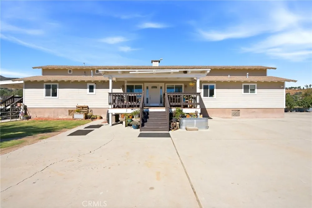 8646 Elizabeth Lake Road Leona Valley, CA 93551