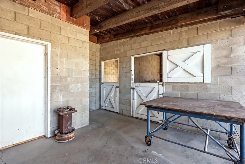 8646 Elizabeth Lake Road Leona Valley, CA 93551