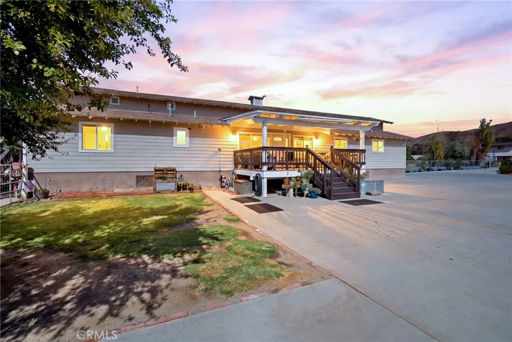 8646 Elizabeth Lake Road Leona Valley, CA 93551