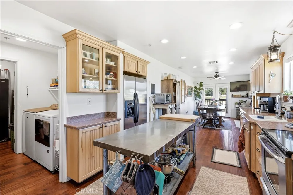 8646 Elizabeth Lake Road Leona Valley, CA 93551