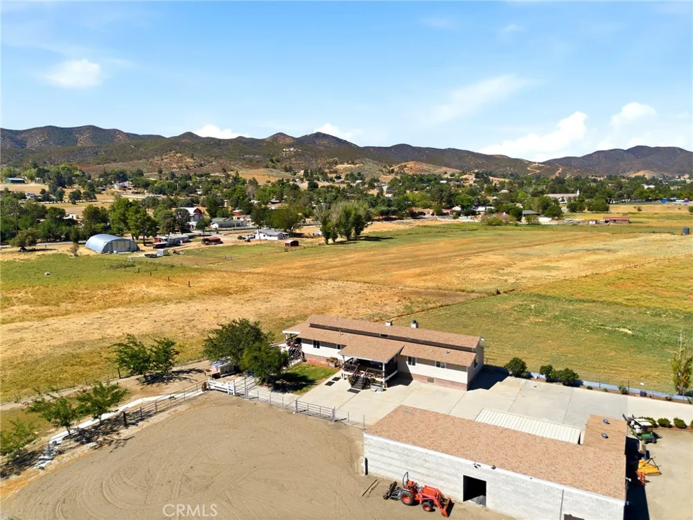 8646 Elizabeth Lake Road Leona Valley, CA 93551