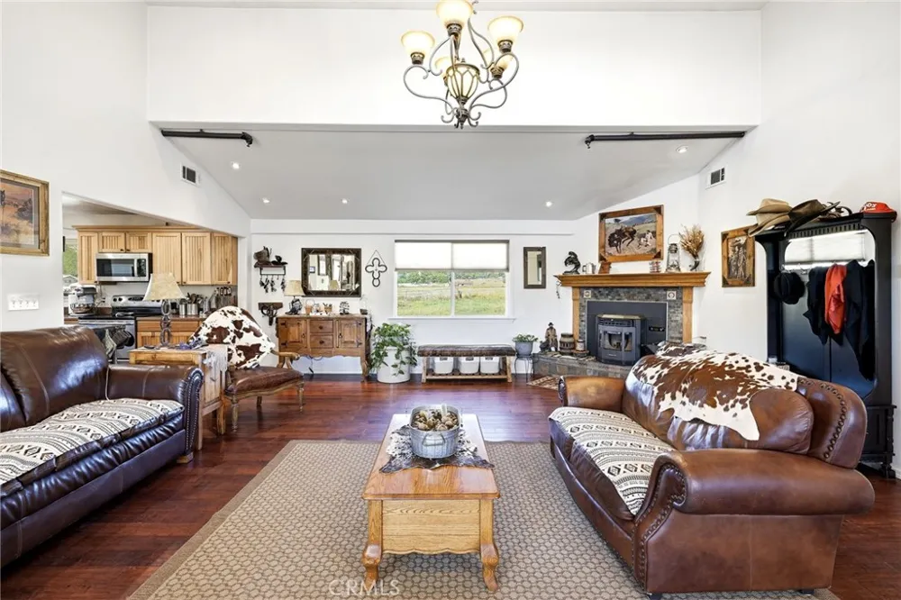 8646 Elizabeth Lake Road Leona Valley, CA 93551