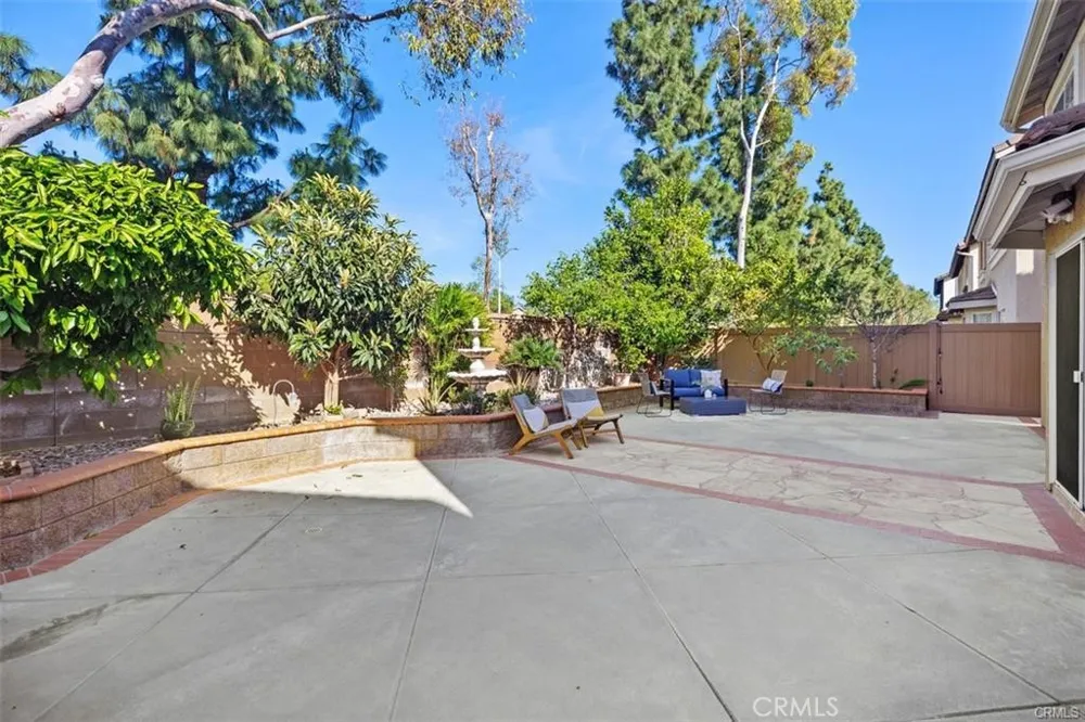 50 Linhaven Irvine, CA 92602