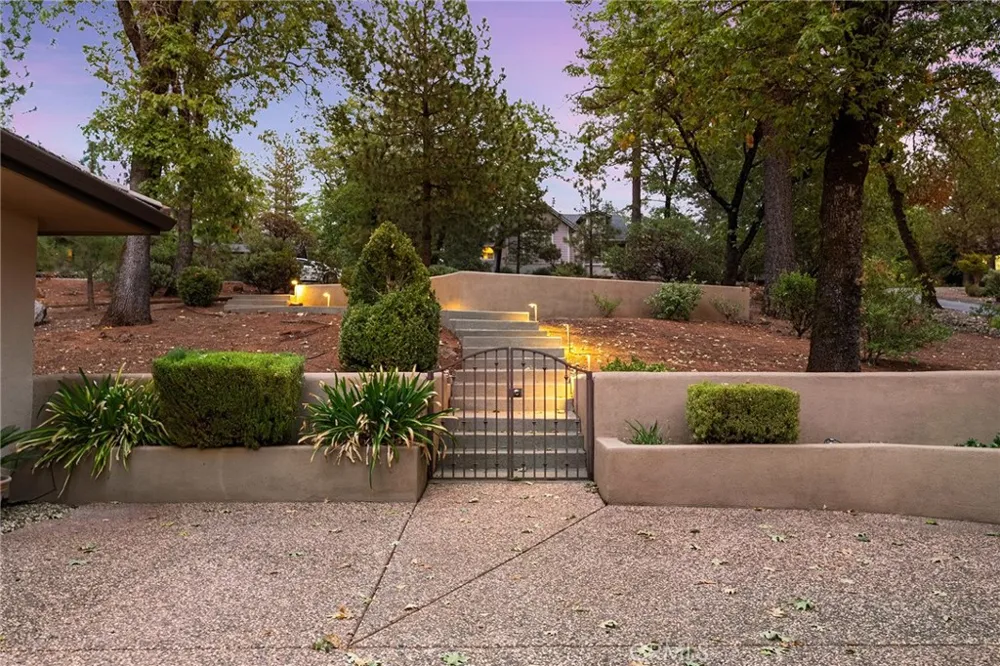 14989 Woodland Park Forest Ranch, CA 95942