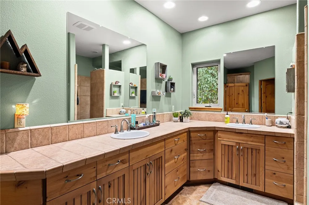 14989 Woodland Park Forest Ranch, CA 95942