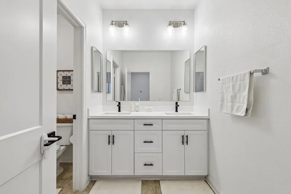 1705 Valley Oak Way Oceanside, CA 92056
