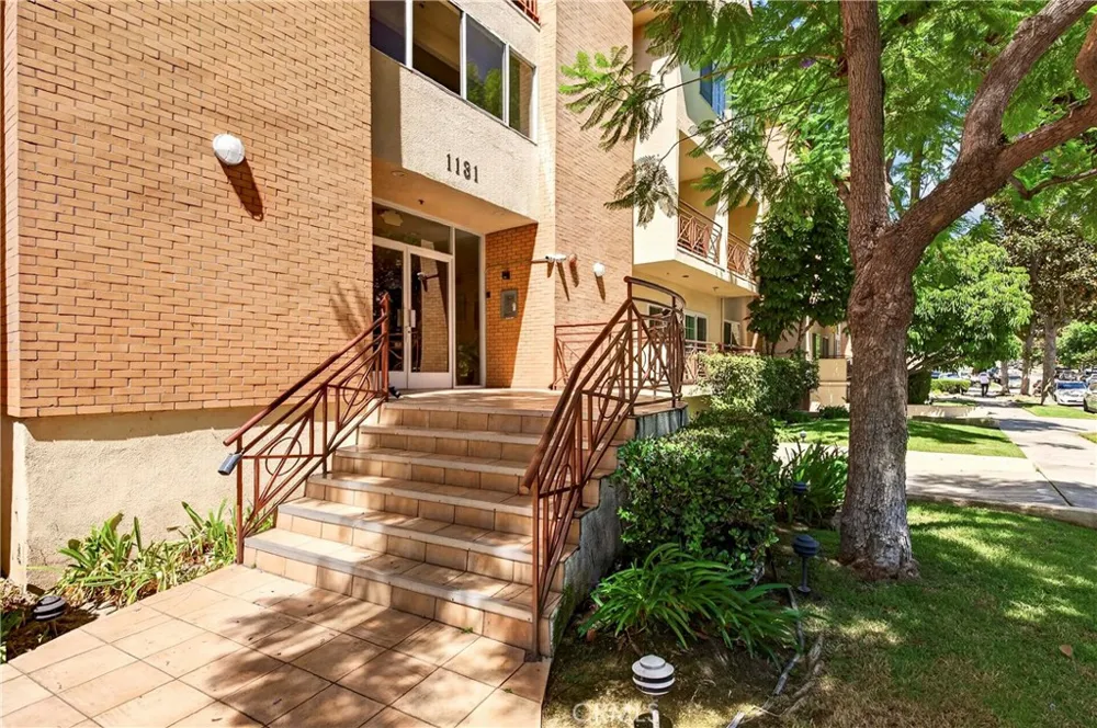 1131 Campbell Street #210 Glendale, CA 91207