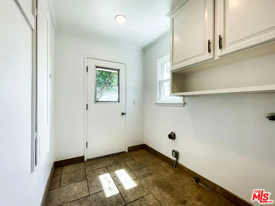 3098 Thurin Avenue Altadena, CA 91001