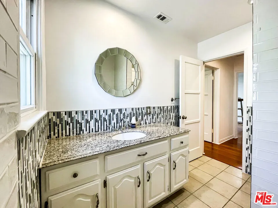 3098 Thurin Avenue Altadena, CA 91001