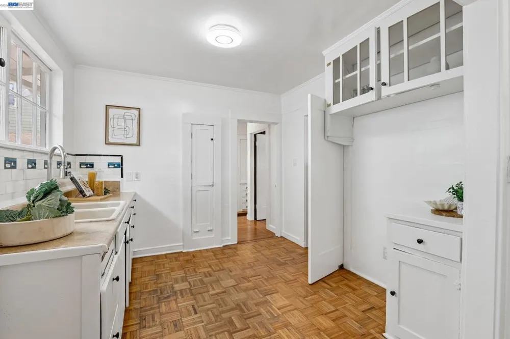 1542 Buena Vista Ave Alameda, CA 94501