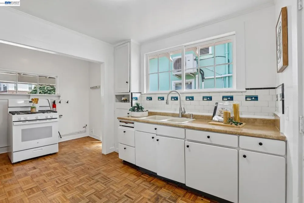 1542 Buena Vista Ave Alameda, CA 94501