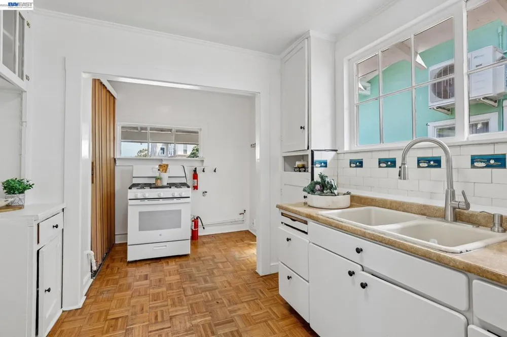 1542 Buena Vista Ave Alameda, CA 94501