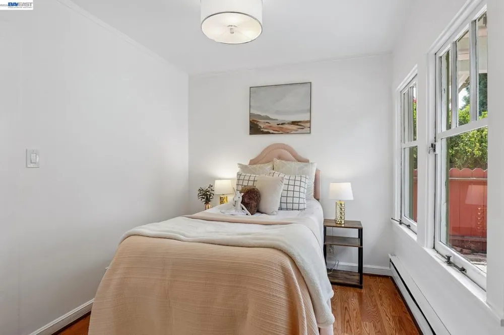 1542 Buena Vista Ave Alameda, CA 94501