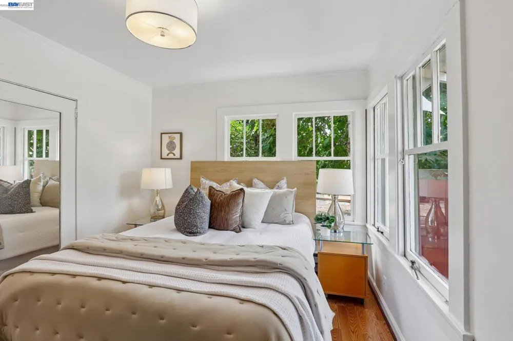 1542 Buena Vista Ave Alameda, CA 94501