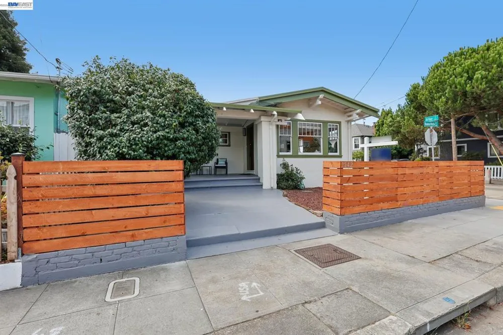 1542 Buena Vista Ave Alameda, CA 94501