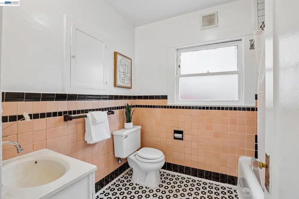 1542 Buena Vista Ave Alameda, CA 94501