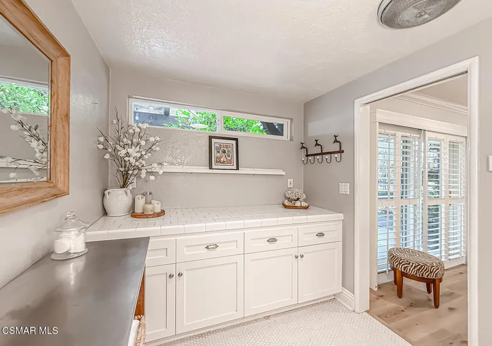 1888 El Monte Drive Thousand Oaks, CA 91362
