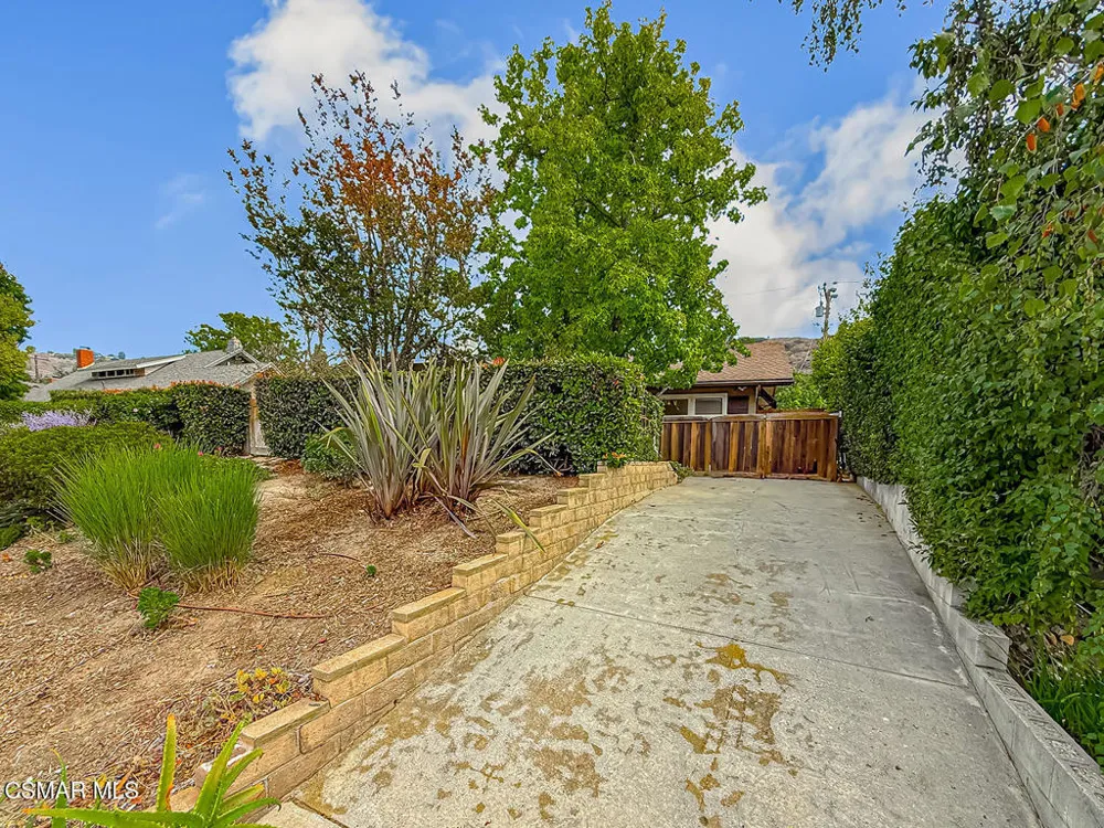 1888 El Monte Drive Thousand Oaks, CA 91362