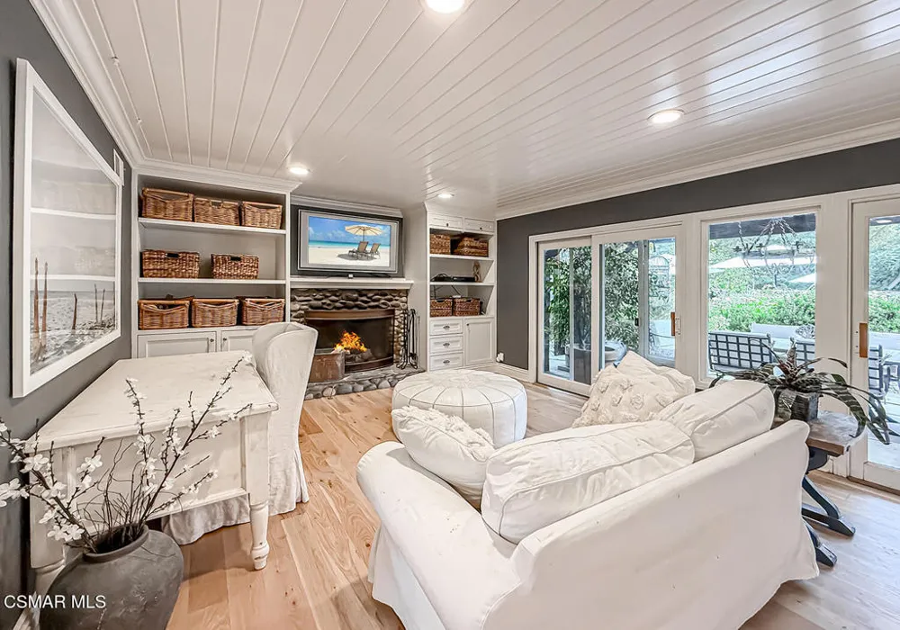 1888 El Monte Drive Thousand Oaks, CA 91362