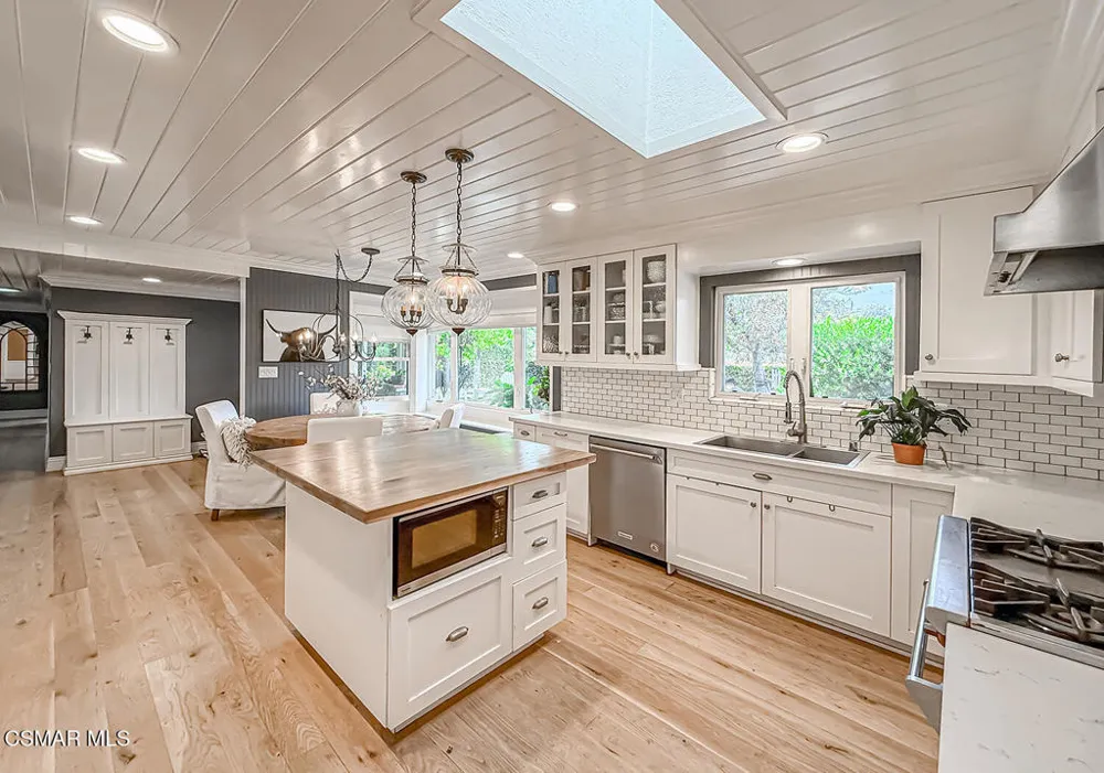 1888 El Monte Drive Thousand Oaks, CA 91362
