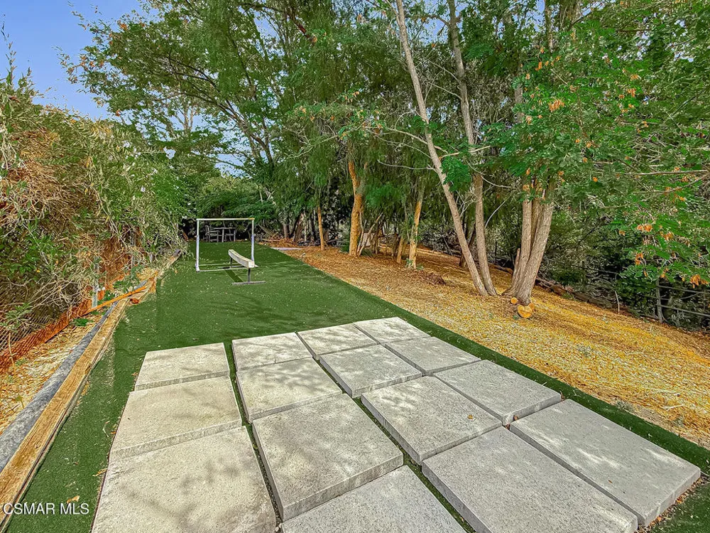 1888 El Monte Drive Thousand Oaks, CA 91362