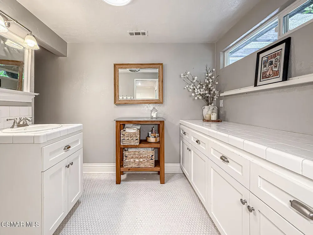 1888 El Monte Drive Thousand Oaks, CA 91362