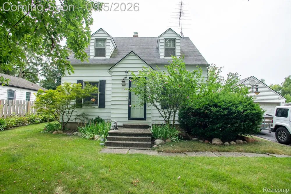228 Coleman Drive Waterford Charter Township, MI 48328
