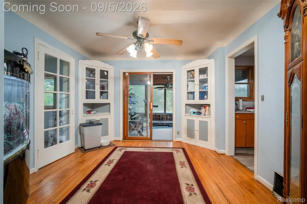 228 Coleman Drive Waterford Charter Township, MI 48328
