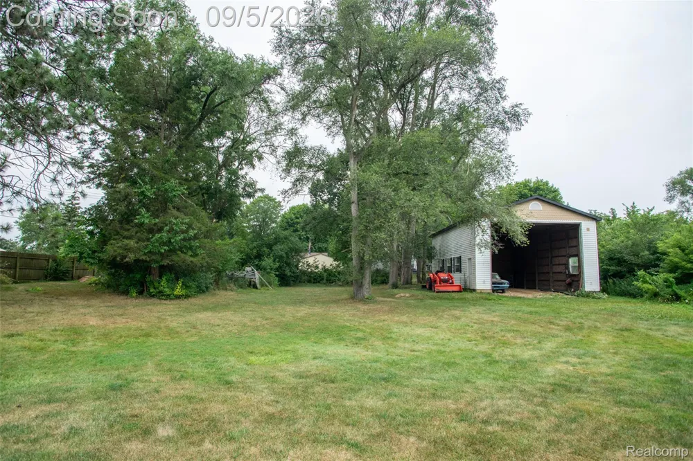 228 Coleman Drive Waterford Charter Township, MI 48328