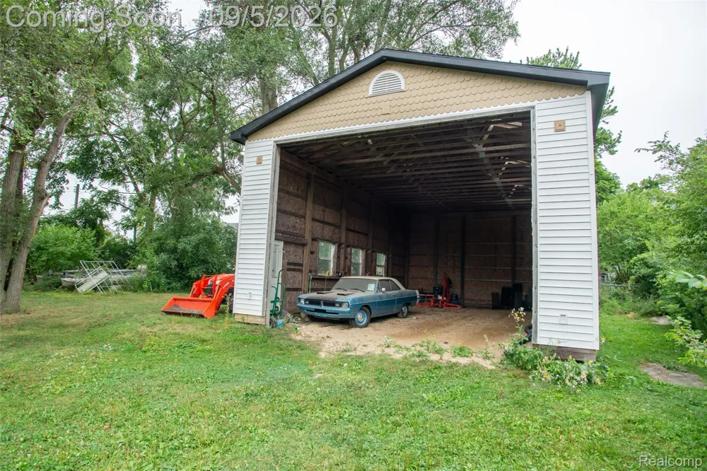 228 Coleman Drive Waterford Charter Township, MI 48328