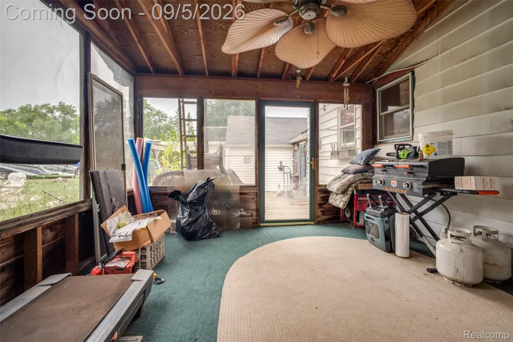 228 Coleman Drive Waterford Charter Township, MI 48328