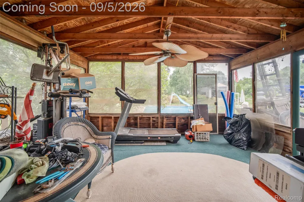 228 Coleman Drive Waterford Charter Township, MI 48328