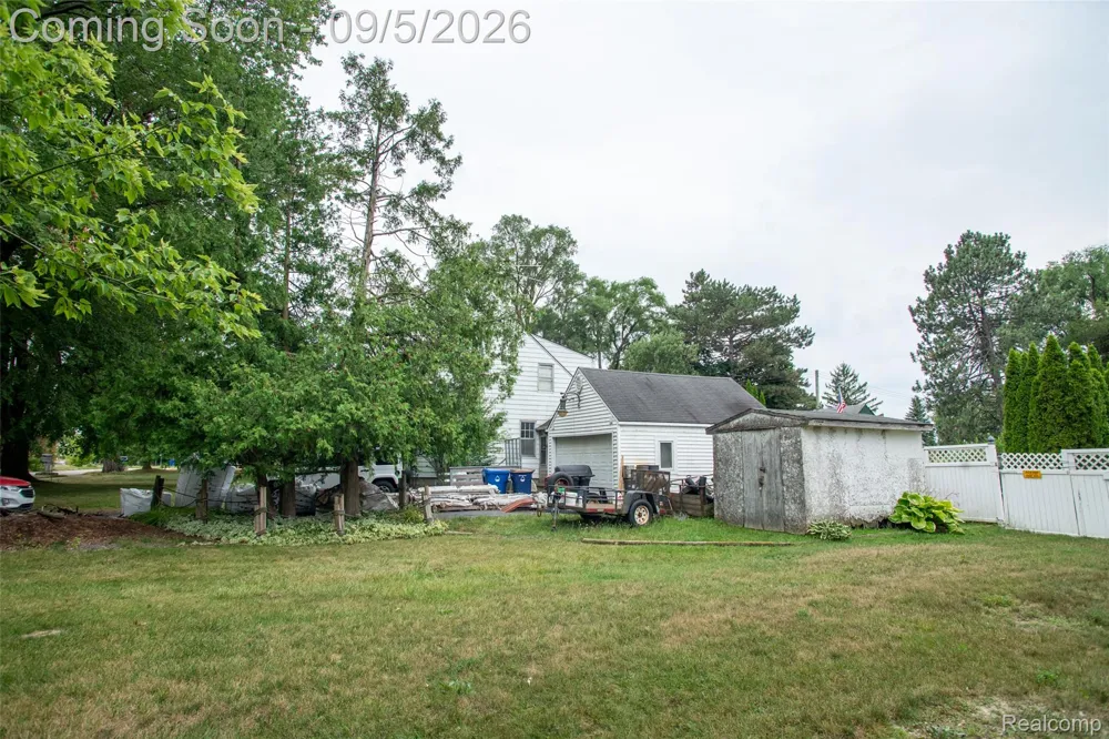 228 Coleman Drive Waterford Charter Township, MI 48328