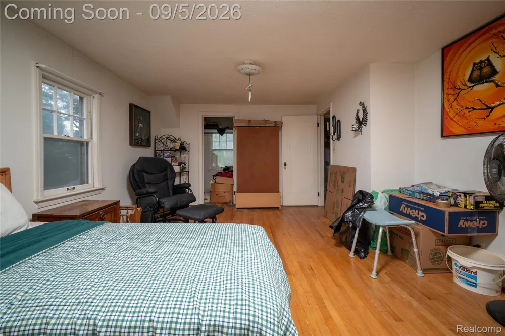 228 Coleman Drive Waterford Charter Township, MI 48328