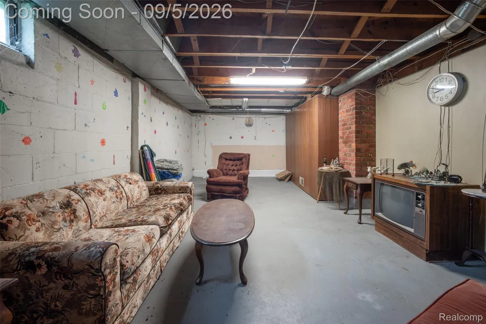 228 Coleman Drive Waterford Charter Township, MI 48328