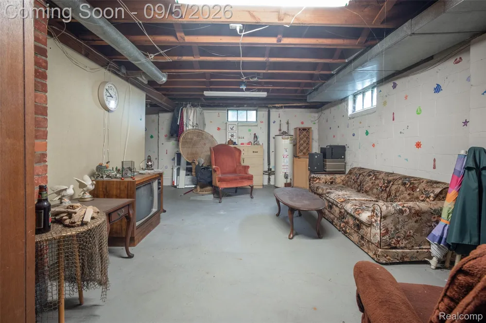 228 Coleman Drive Waterford Charter Township, MI 48328