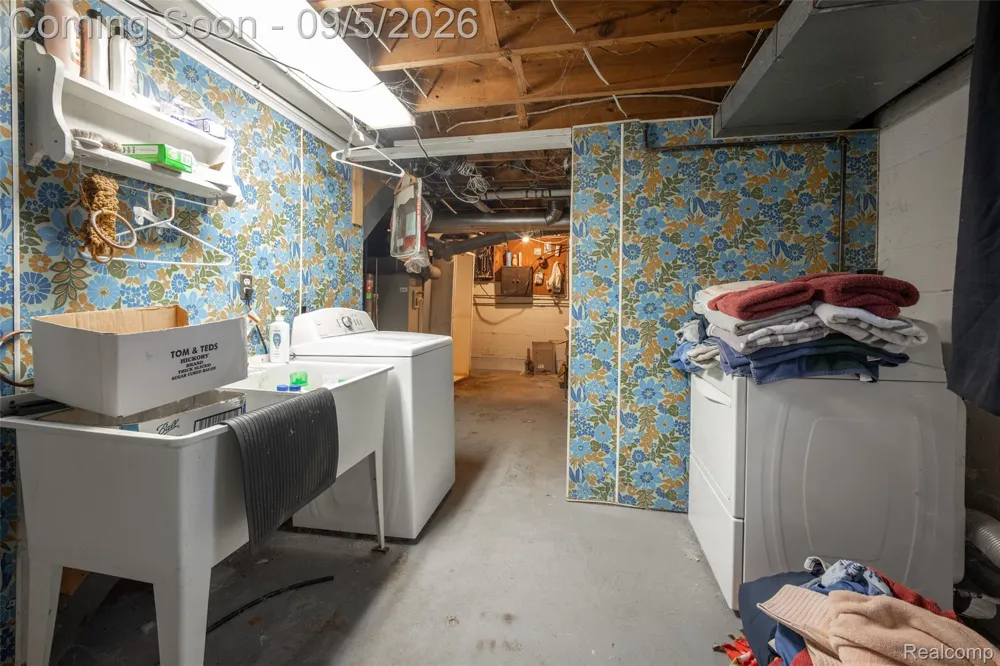 228 Coleman Drive Waterford Charter Township, MI 48328