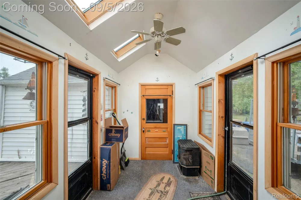 228 Coleman Drive Waterford Charter Township, MI 48328