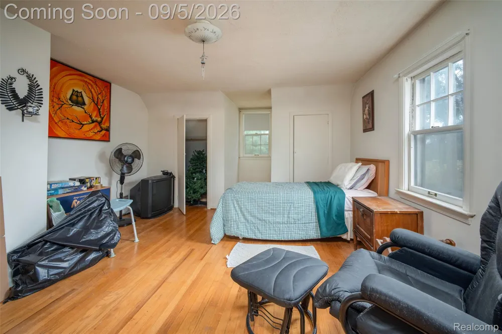 228 Coleman Drive Waterford Charter Township, MI 48328