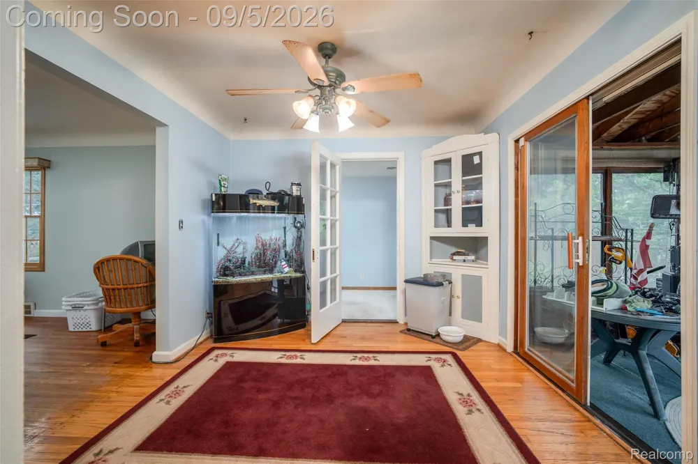 228 Coleman Drive Waterford Charter Township, MI 48328