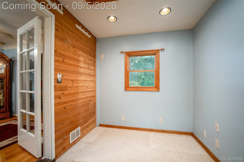 228 Coleman Drive Waterford Charter Township, MI 48328