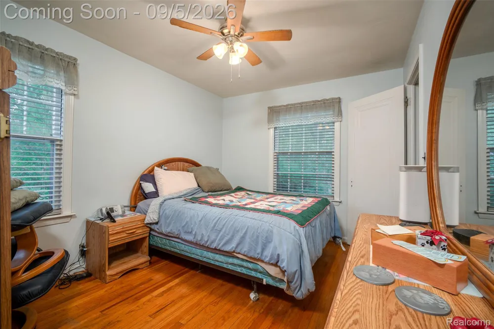 228 Coleman Drive Waterford Charter Township, MI 48328