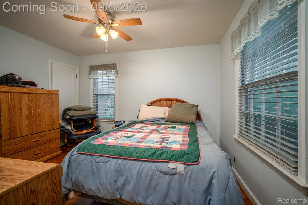 228 Coleman Drive Waterford Charter Township, MI 48328
