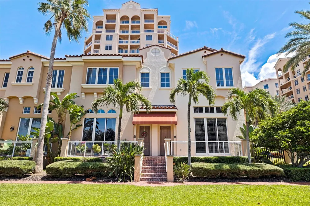 525 MANDALAY AVENUE #11 Clearwater Beach, FL 33767